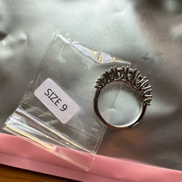 💍 Women’s 925 Silver Ring Round Cut Cubic Zirconia Ring Size 9 - Picture 4 of 4
